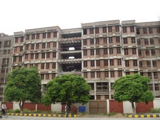 24 سال قبل پنجاب یونیورسٹی کی ایک طالبہ وجیہہ عروج نے یونیورسٹی پر ایک بہت دلچسپ کیس۔۔۔